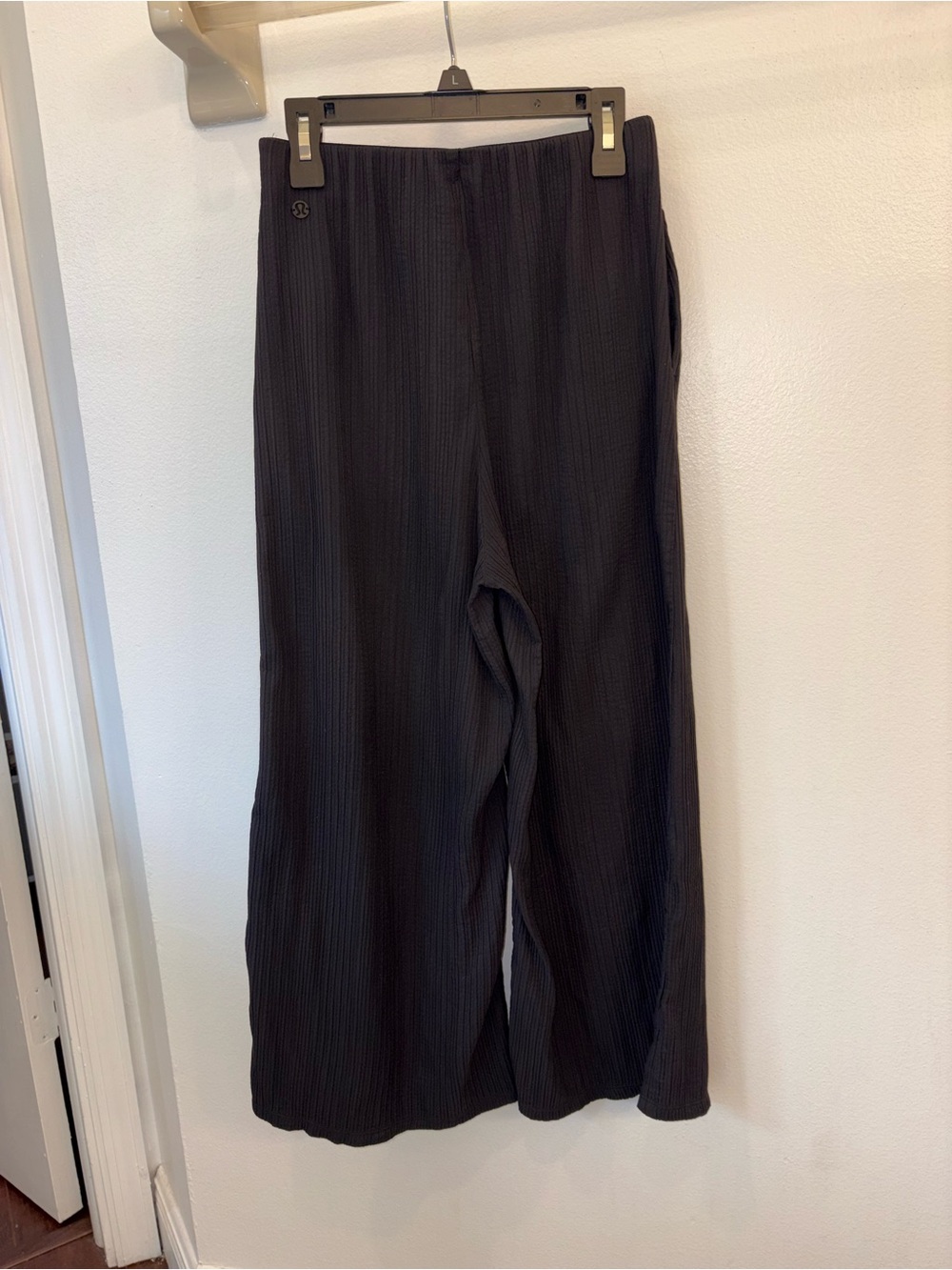 lululemon athletica Black cropped Ribbed Wide-Leg Pants